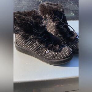 Sugar black boots with faux fur and silver metal dot decoration